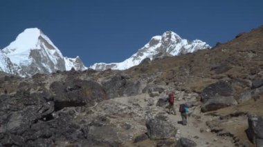 Kızlar turizm git Himalayalar izinde