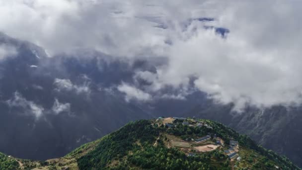 Belo Movimento de Nuvens nos Himalaias — Vídeo de Stock