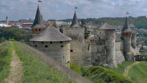 Antigua fortaleza en Kamenetc-Podilsky — Vídeo de stock