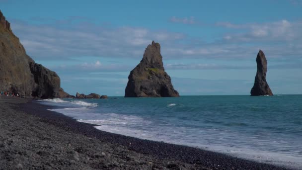 Vik Playa de arena negra, Islandia — Vídeo de stock