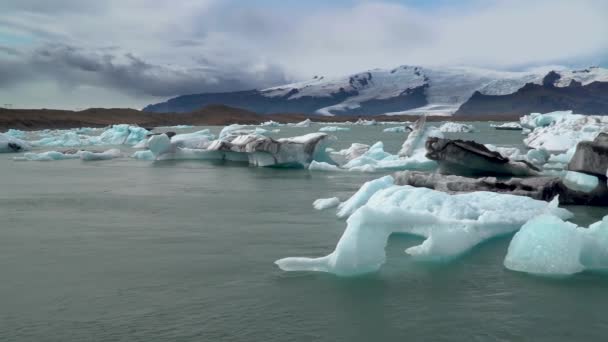 Όμορφη θέα της λιμνοθάλασσας Jokulsarlon, Ισλανδία — Αρχείο Βίντεο