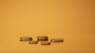 Altın Arkaplanda Para Paraları
