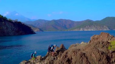 Dağda Sırt çantalı Çocuk Gezgini