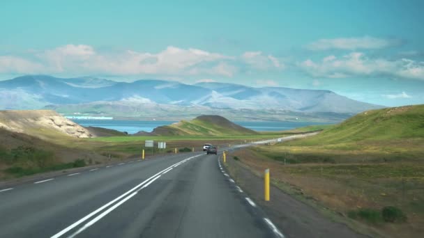 İzlanda Yolunda Araba Sürme — Stok video