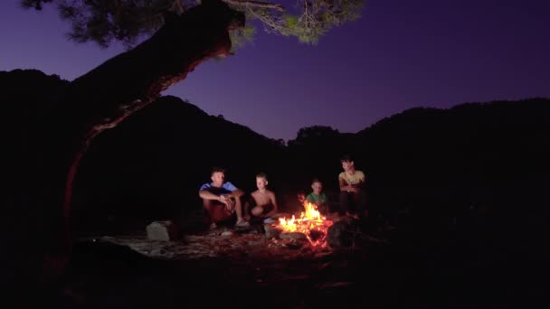 Campamento turístico en el Mediterráneo — Vídeo de stock