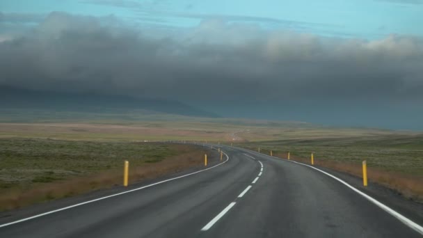 Conduite de voiture sur la route de l'Islande — Video