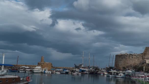 Movimento da nuvem sobre o porto de Kyrenia — Vídeo de Stock