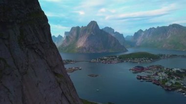 Norveç 'teki Lofoten Adalarındaki Reine' in Hava Görüntüsü