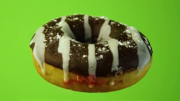 Смачний солодкий пончик, що обертається — стокове відео