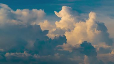 Dramatik bulutların zaman akışı