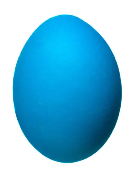 Velikonoční vajíčko izolovaných na bílém pozadí. Velikonoční vajíčko modrá barva. — Stock fotografie