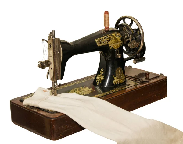 Vintage dikiş makinesi. Eski dikiş makinesi üzerinde beyaz bac izole