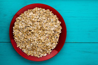   müsli ahşap bir masa üzerinde. müsli üstten görünüm. sağlıklı gıda .