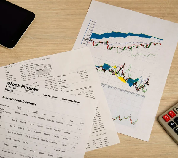 Geschäfts- und Finanzbericht. Aktiencharts — Stockfoto