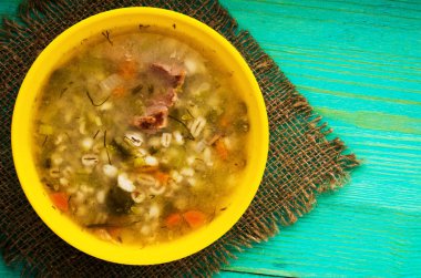 Turşu çorba .sağlıklı çorba .soup Üstten Görünüm 