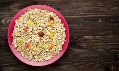   kuru meyve (çilek, üzüm, kivi, şeftali ile müsli). 