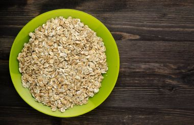  müsli ahşap bir masa üzerinde. müsli üstten görünüm. sağlıklı gıda .