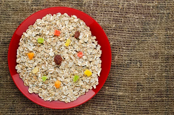     kuru meyve (çilek, üzüm, kivi, şeftali ile müsli)