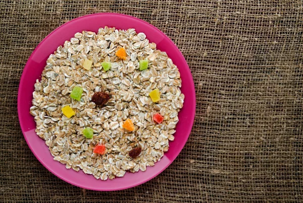      kurutulmuş meyve ile müsli  