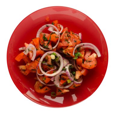  salata domates, soğan, dereotu beyaz izole bir plaka üzerinde