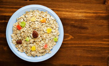 Fındıklı müsli. müsli ahşap bir masa üzerinde. sağlıklı gıda .