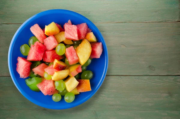 Vegetarisk Sallad frukt på en tallrik — Stockfoto