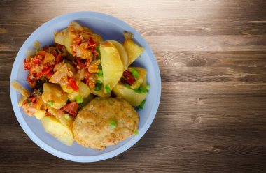 Patates ve haşlanmış domates ile Beşamel sos.  