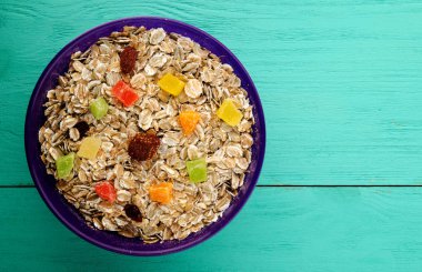  müsli ahşap bir masa üzerinde. sağlıklı gıda .