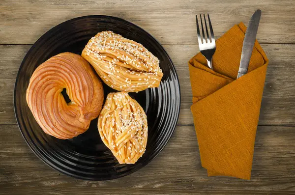 Cakes on a wooden background. — Stock Photo, Image