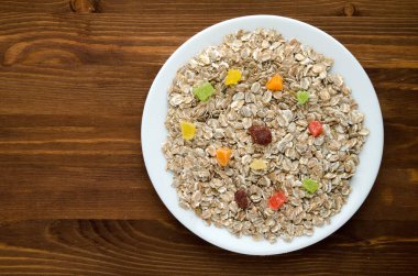  müsli ahşap bir masa üzerinde. müsli üstten görünüm. sağlıklı gıda .