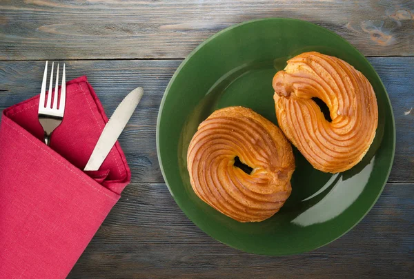 Custard cake on a plate. — Stock Photo, Image