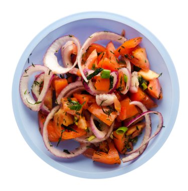 domates, soğan, rezene beyaz arka plan üzerinde izole bir plaka üzerinde