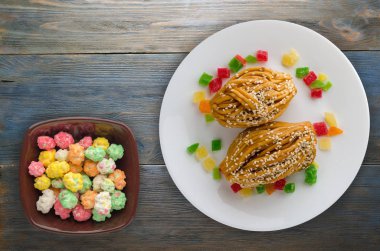 tatlılar ahşap zemin ile pasta .