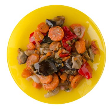 Beyaz arka plan üzerinde izole sebze güveç