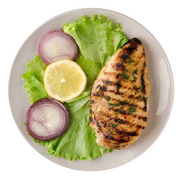 Daging ayam panggang dengan sayuran (lemon, salad, bawang bombay) adalah — Stok Foto