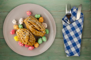 tatlılar ahşap zemin ile pasta .