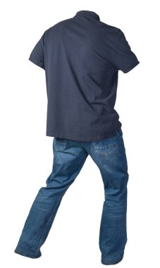 Erkek tişörtü ve pantolonu beyaz arka planda izole edilmiş. Sıradan pıhtı.