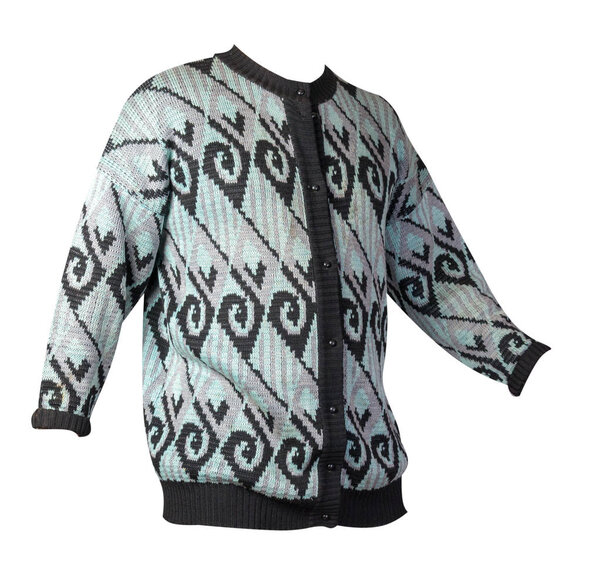 женский вязаный свитер на белом фоне
