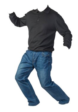 Beyaz arka planda izole edilmiş erkek kazağı ve kot pantolon. Sıradan pıhtı.