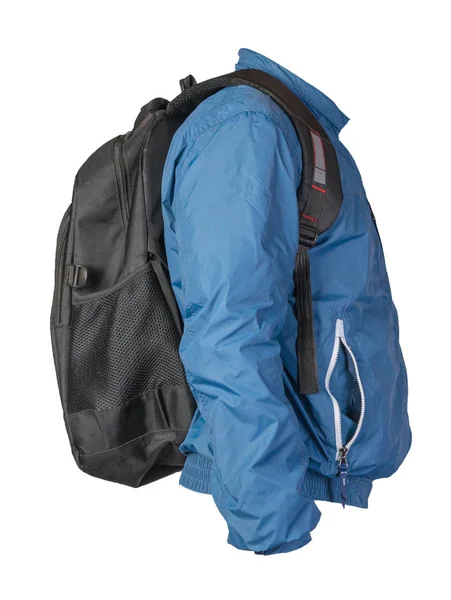 Schwarzer Rucksack bekleidet mit blauer Jacke auf weißem Rücken — Stockfoto