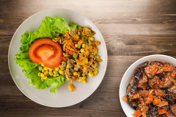 Salad with chicken stomachs with carrots and corn and salad on a — Stock Image Salad with chicken stomachs with carrots and corn and salad on a Royalty Free Stock Photos