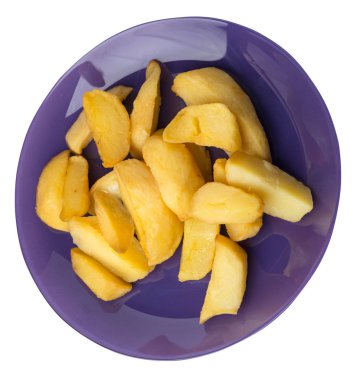 bir plaka üzerinde kızarmış patates takozlar. kızarmış patates sebzeler üzerinde izole