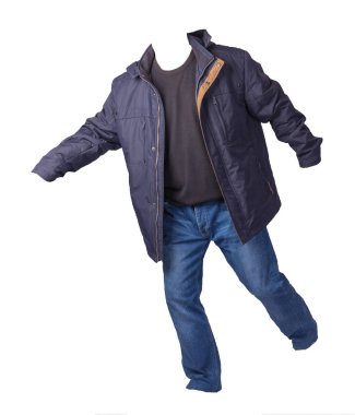 Beyaz arka planda izole edilmiş ceket, kazak ve kot pantolon. cas