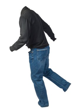 Beyaz arka planda izole edilmiş erkek kazağı ve kot pantolon. Sıradan pıhtı.