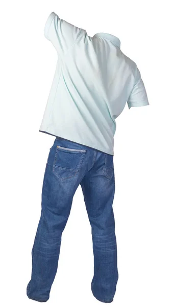 T-shirt masculina e jeans isolados em fundo branco. coágulo casual — Fotografia de Stock