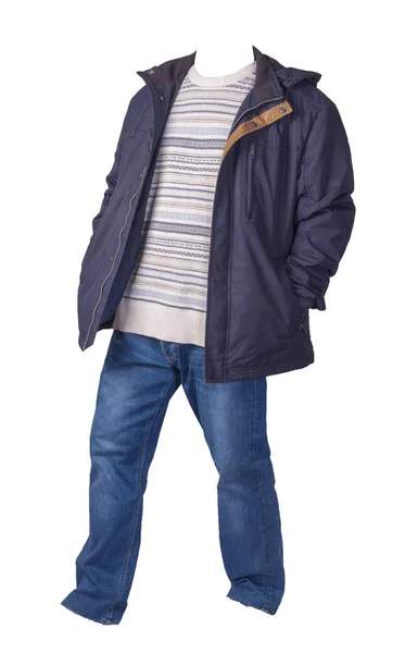 Jacke, Pullover und blaue Jeans auf weißem Hintergrund. cas — Stockfoto