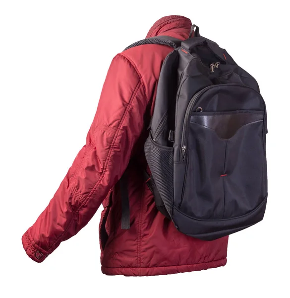 Чорний рюкзак, одягнений в червону куртку ізольований на білому фоні — стокове фото