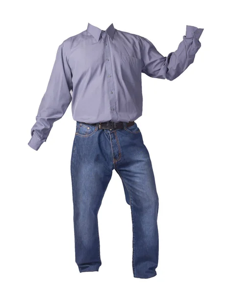 Мужская рубашка и синие джинсы изолированы на белом фоне . — стоковое фото