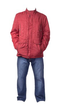 Beyaz arka planda erkek ceketi ve kot pantolon izole edildi.