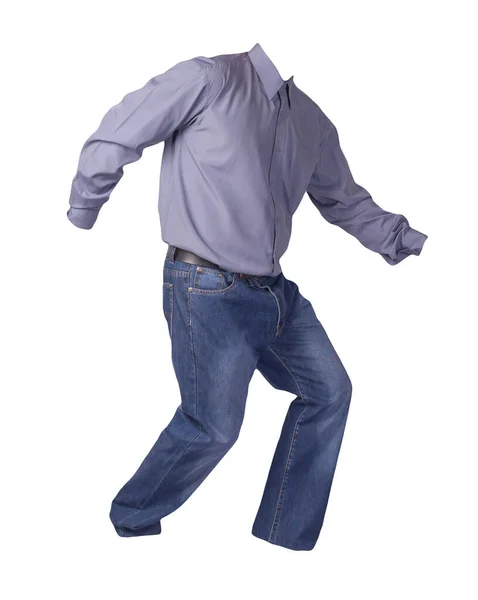 소매가 남성의 보라색 셔츠와 배경에는 청바지를 평상복 — 스톡 사진